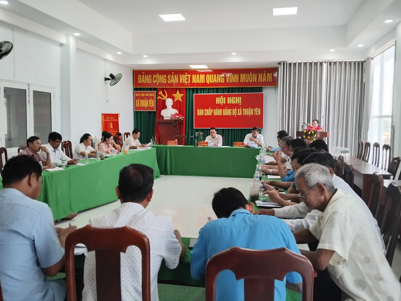 Quan cảnh Hội nghị Đảng bộ xã Thuận Yên lần thứ 36